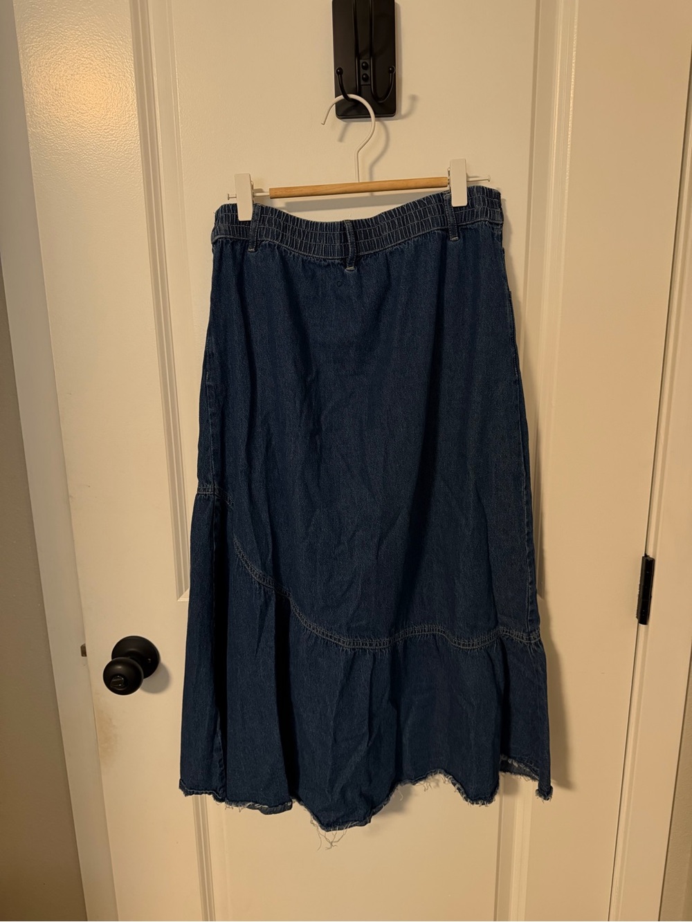 Studio West Women's Dark Blue Denim skirt in small 
Jean skirt - Picture 5 of 8